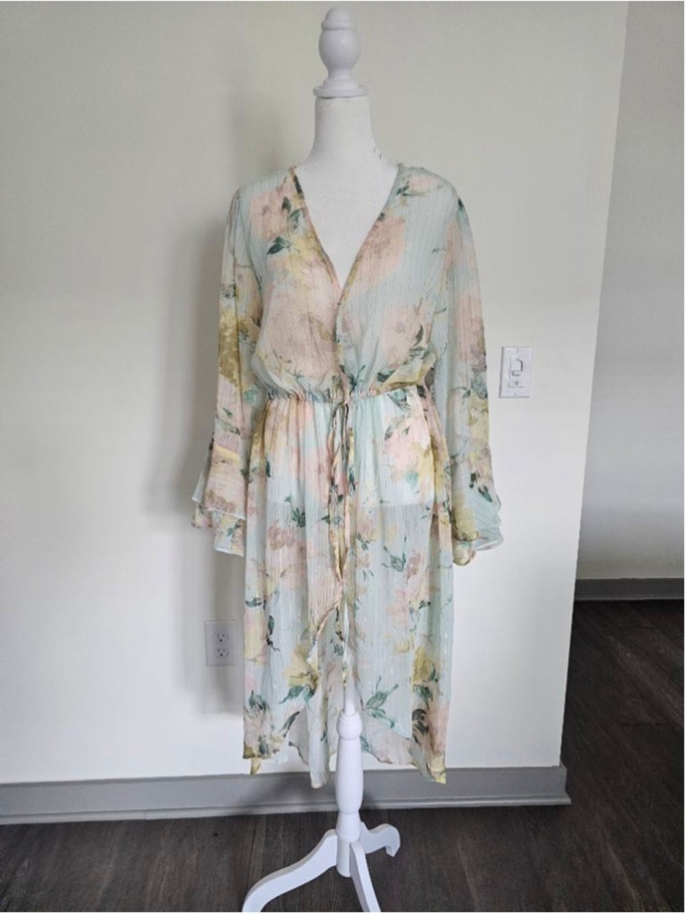 Cure Floral Chiffon Kimono Size 1XL - Picture 8 of 8